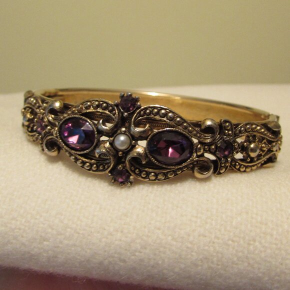 Avon Vintage 1974 Queensbury Victorian Revival Gold Tone Crystal Bracelet - Picture 16 of 16